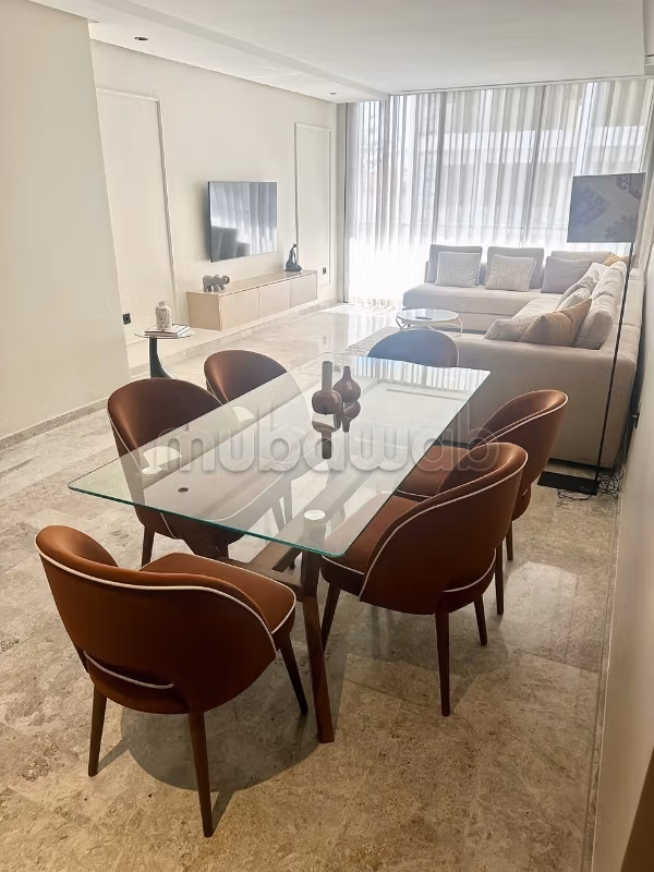 Large apartment, separate kitchen, close to CFC