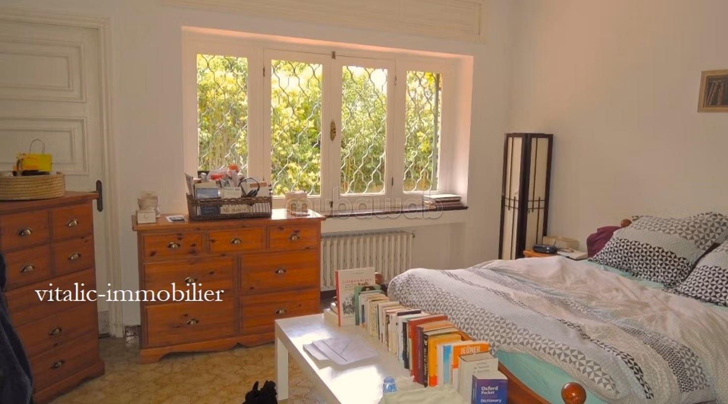 California single-storey villa with large garden