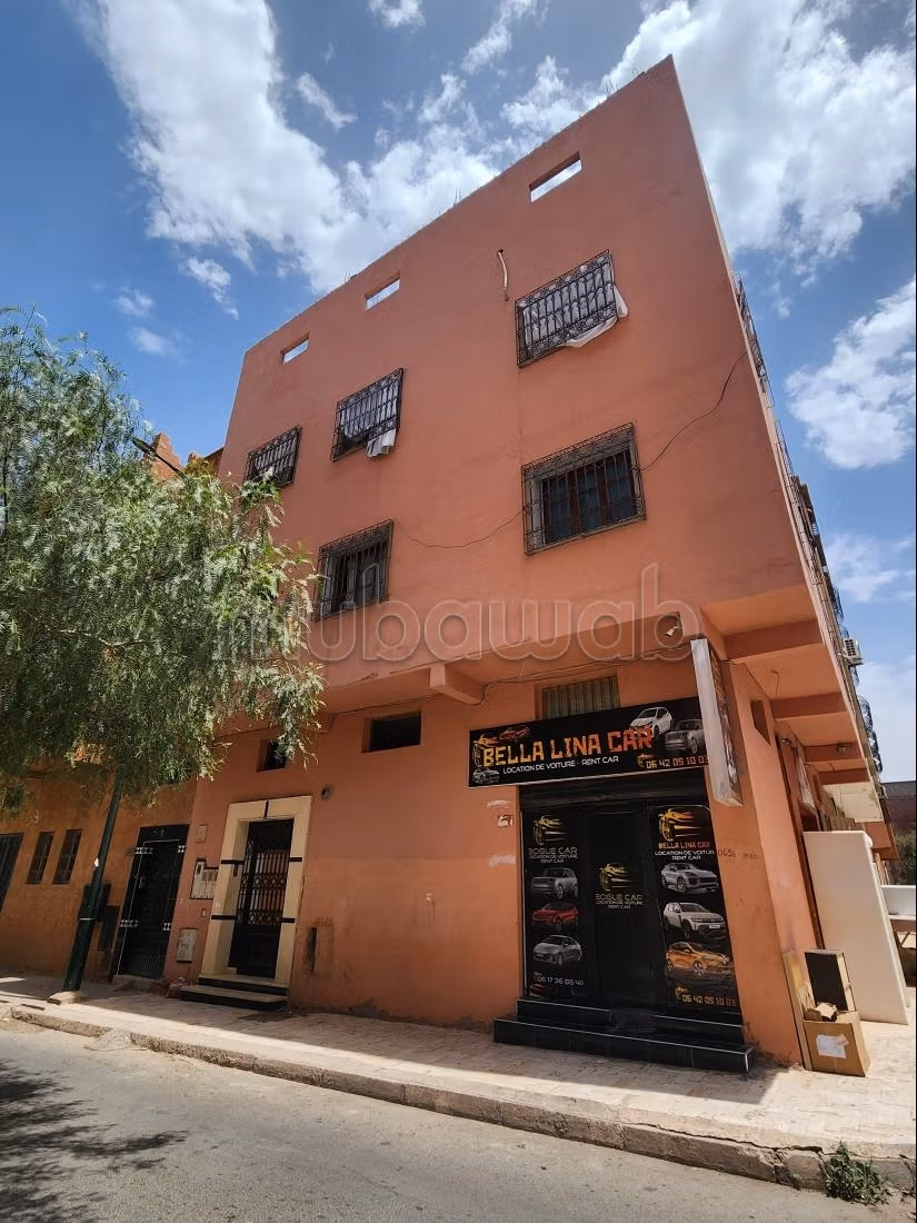 À vendre un immeuble bien situé à Azzouzia