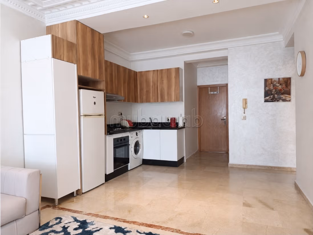 Appartement à louer à Anfa.
2 grandes pièces.
Chauffage central et porte blindée — 2