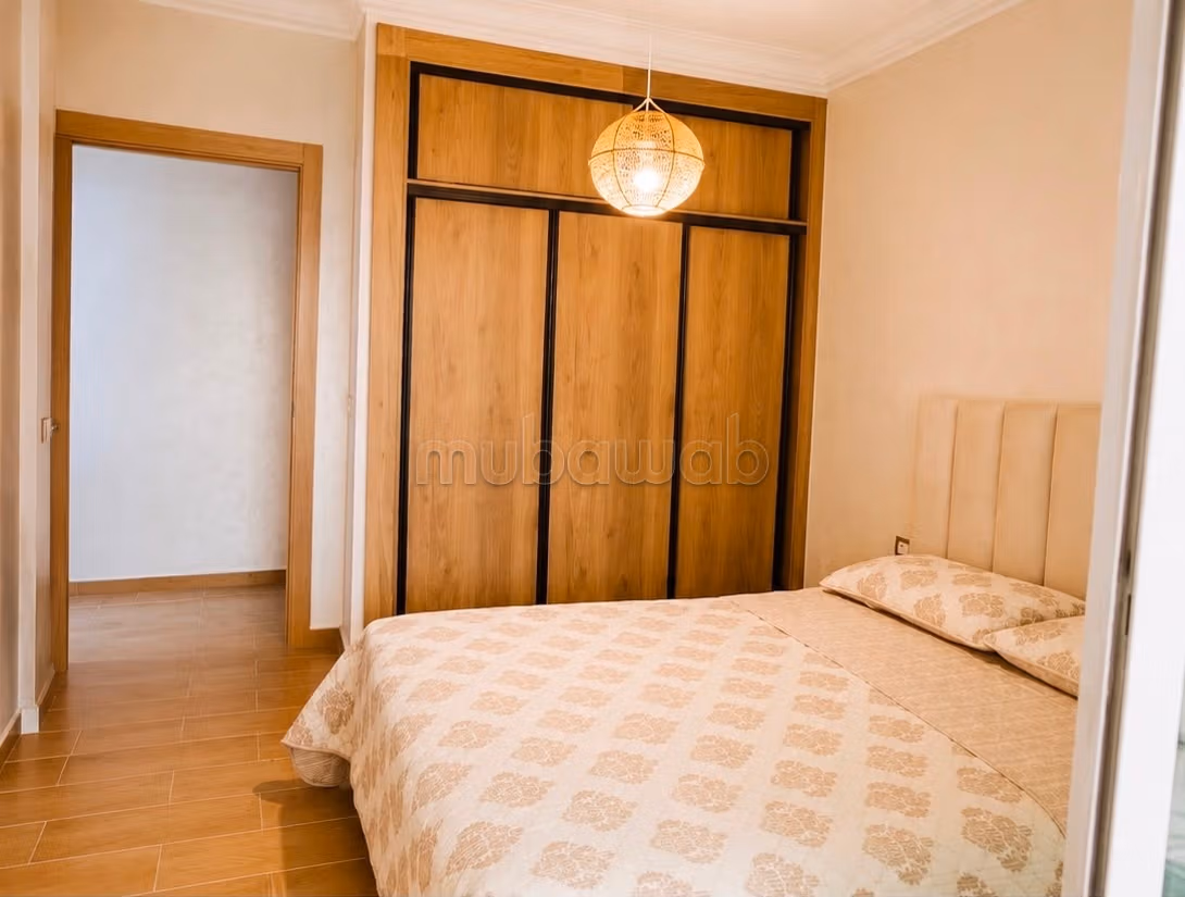 Appartement à louer à Anfa.
2 grandes pièces.
Chauffage central et porte blindée — 3