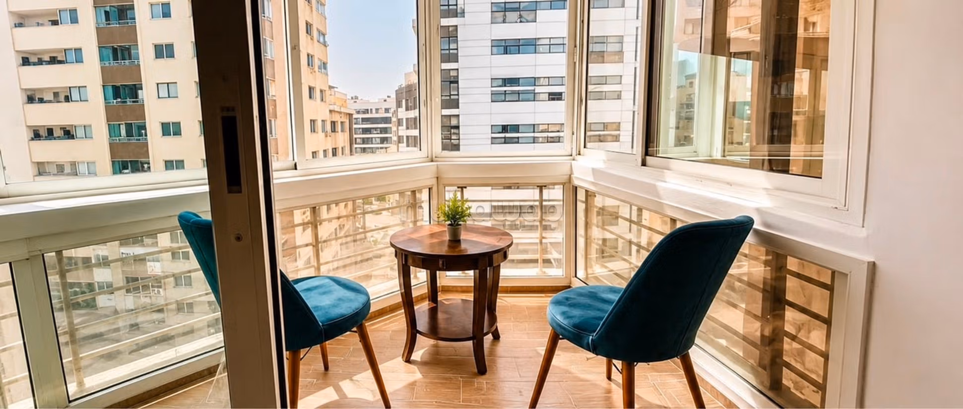 Appartement à louer à Anfa.
2 grandes pièces.
Chauffage central et porte blindée — 4