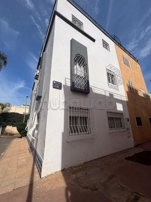Maison 3 façades de 219m2 quartier Florida,
CASA
