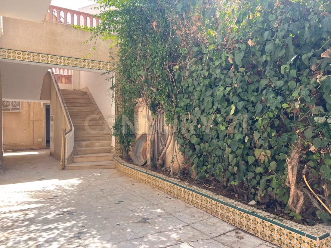 À VENDRE – Villa à rénover à Cité Ennozha