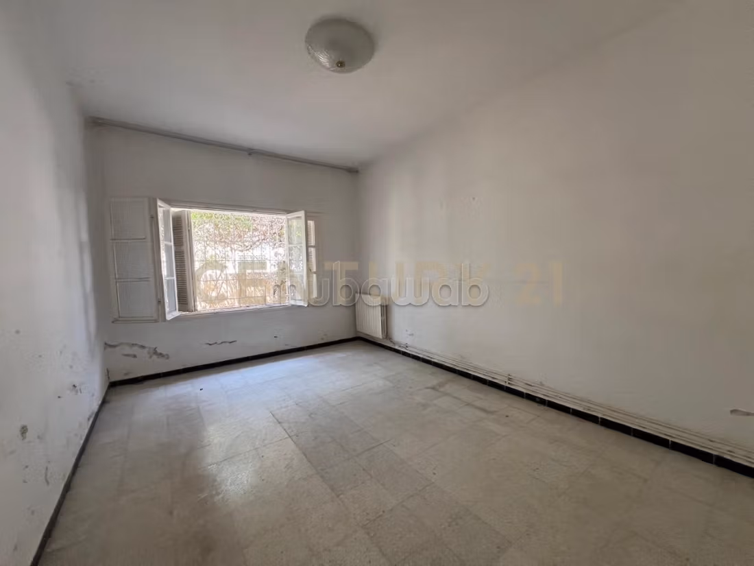 À VENDRE – Villa à rénover à Cité Ennozha