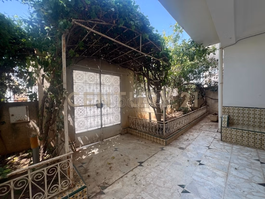 À VENDRE – Villa à rénover à Cité Ennozha
