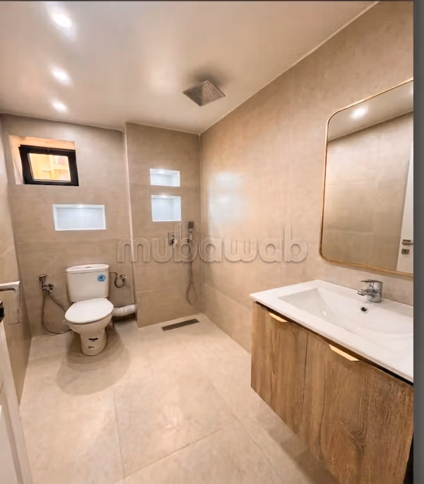 Location d'un appartement à Drissia.
Superficie 100 m².
Salon moderne