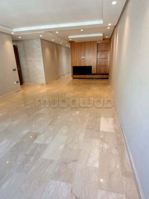 Appartement 140 m² • 2 chambres • Terrasse • En face d'Anfa Park • À deux pas de CFC