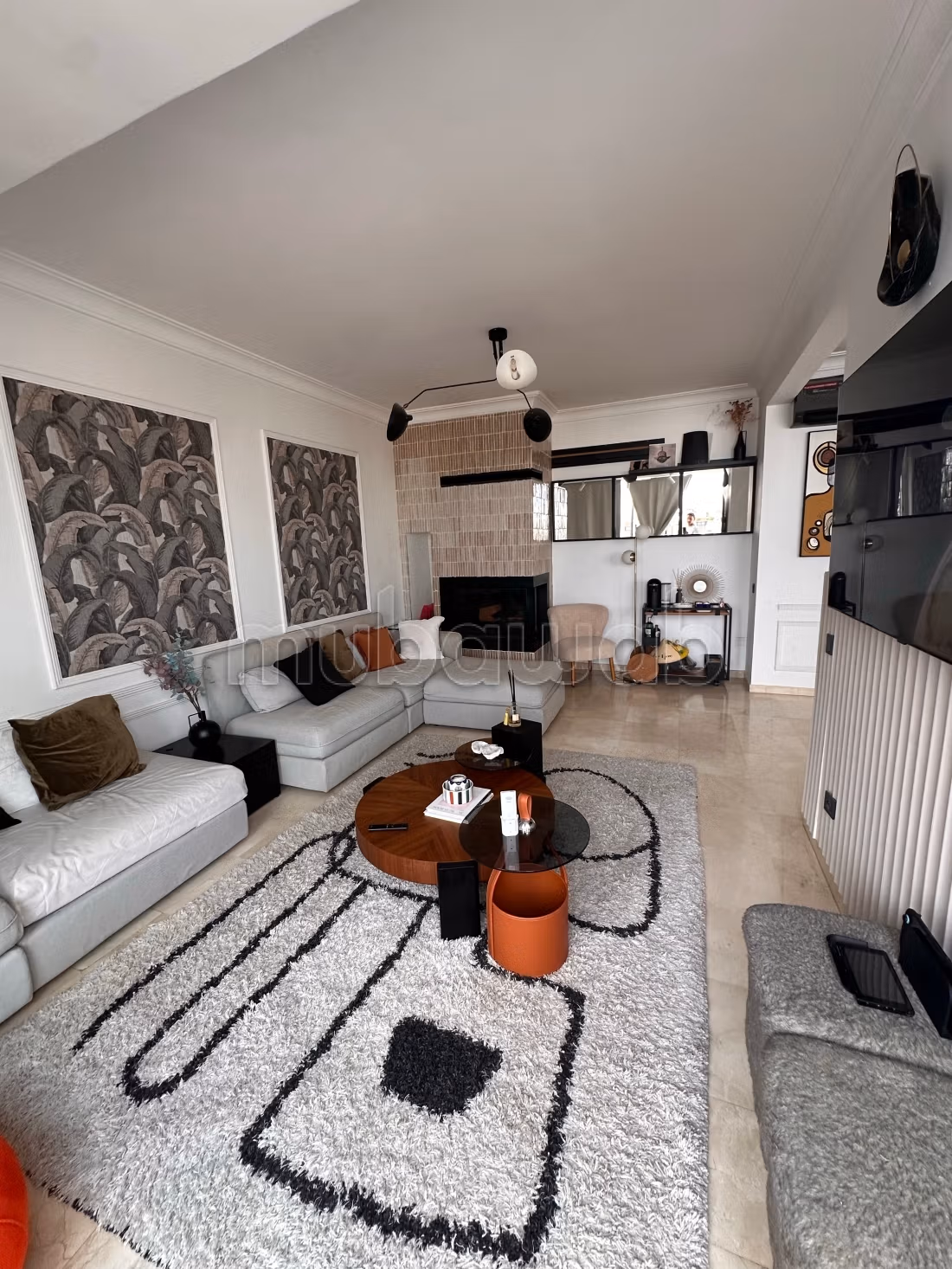 Appartement en location à Anfa.
3 pièces confortables.
Cheminée et concierge — 3
