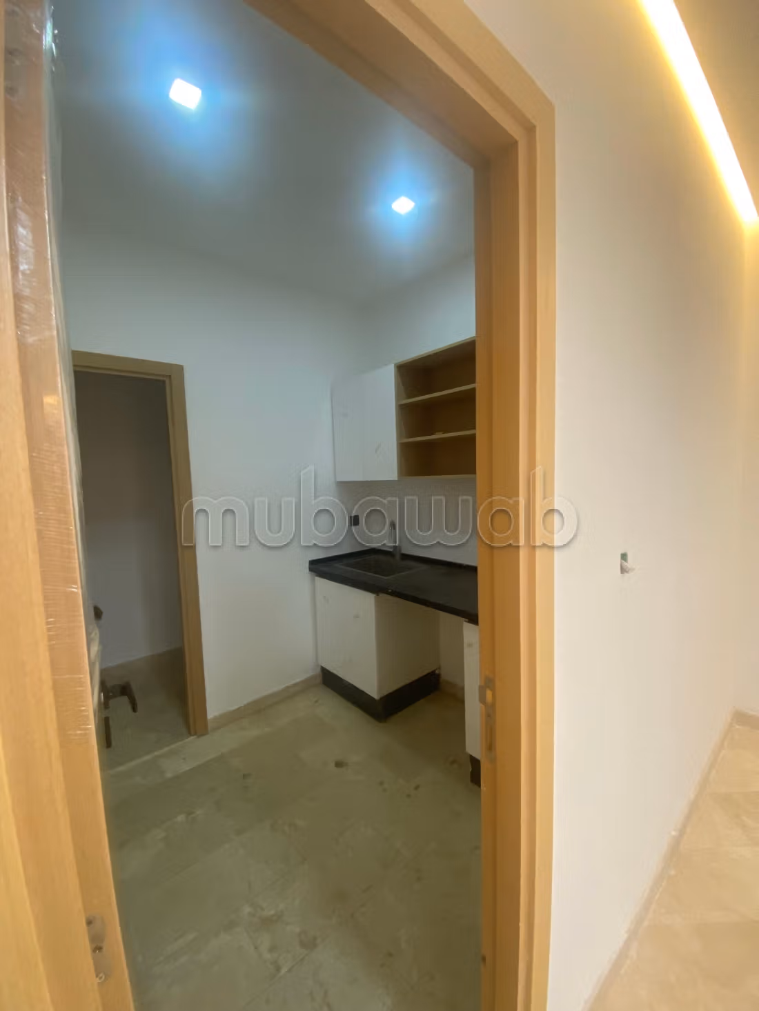 Commercial premises for rent in Souissi. Area 200 m². Residence with concierge, general air conditioning