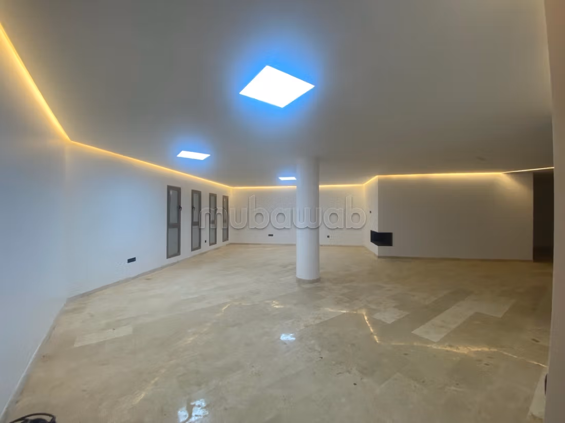 Commercial premises for rent in Souissi. Area 200 m². Residence with concierge, general air conditioning