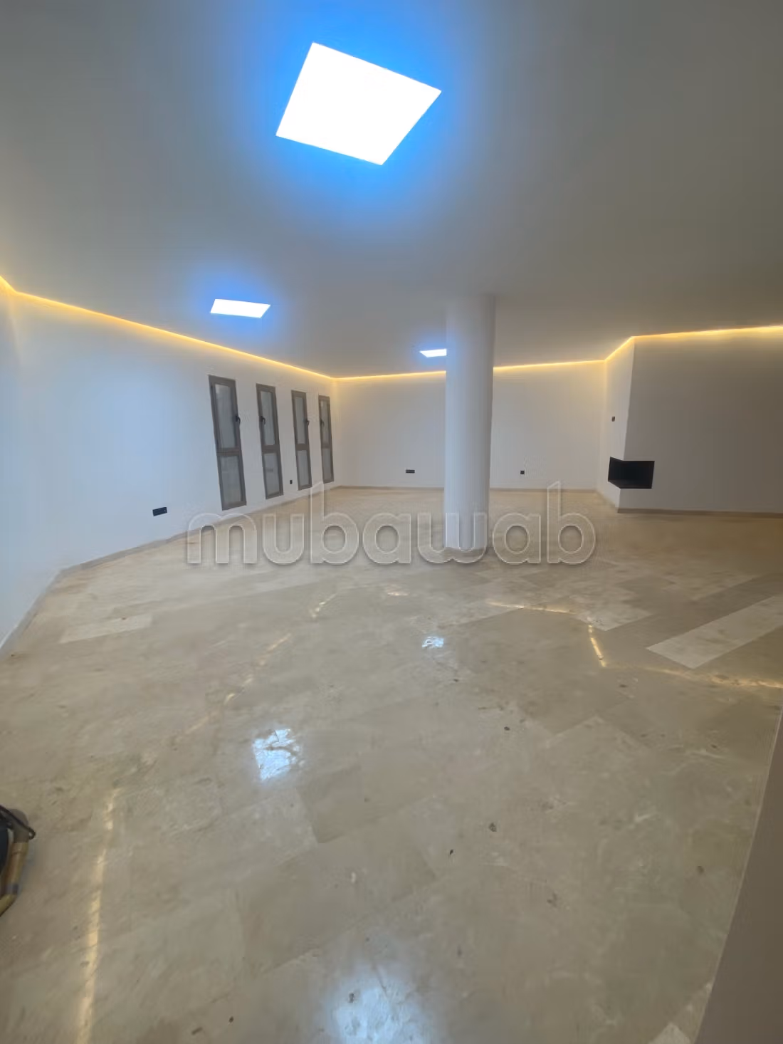 Commercial premises for rent in Souissi. Area 200 m². Residence with concierge, general air conditioning