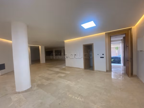 Commercial premises for rent in Souissi. Area 200 m². Residence with concierge, general air conditioning