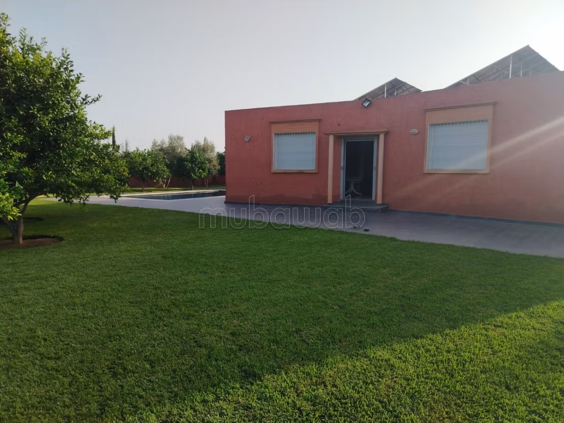Location saisonnière villa haut standing à Drargua. 2 pièces confortables. Antenne parabolique et Porte blindée