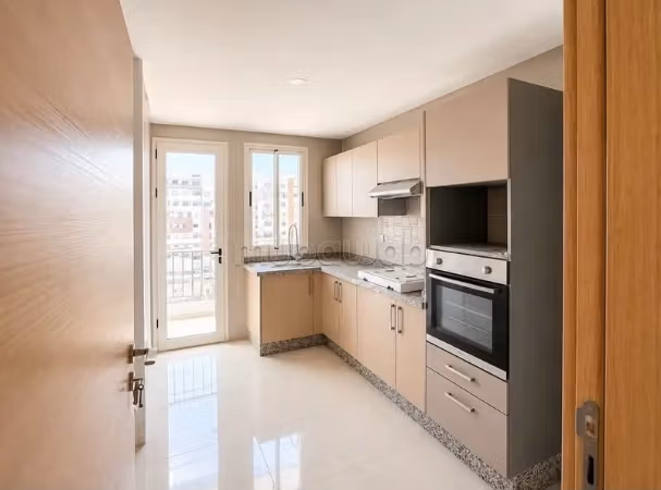 Leeg appartement voor lange termijn verhuur