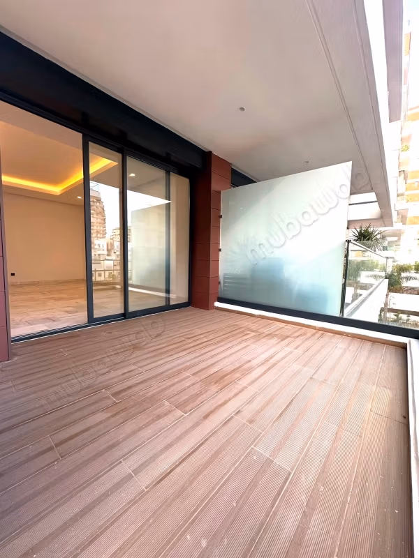 Affitta questo appartamento a Casablanca Finance City. Superficie totale 110 m². Servizio di portineria, aria condizionata