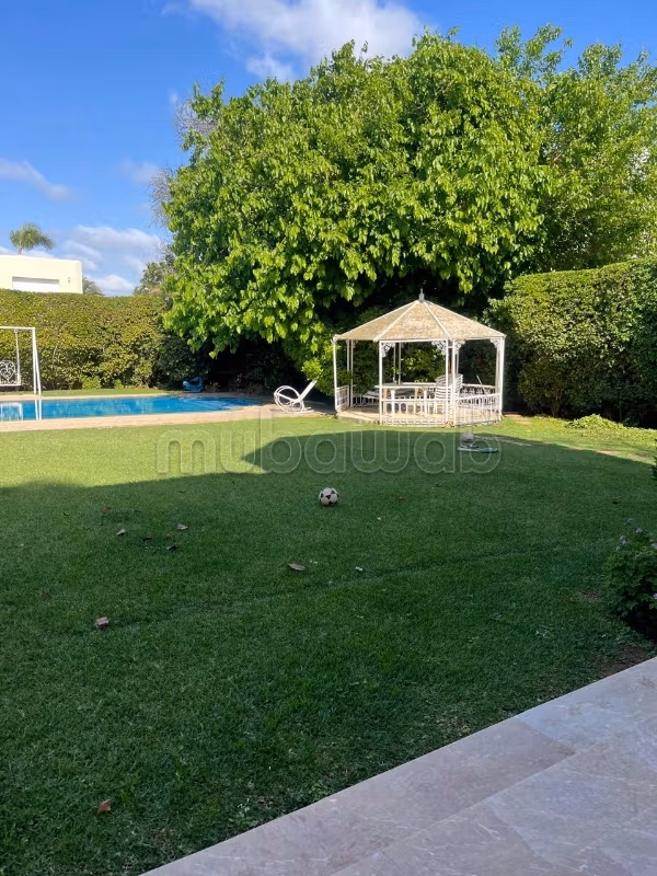 Villa de 1760m² A VENDRE à Souissi 
RABAT