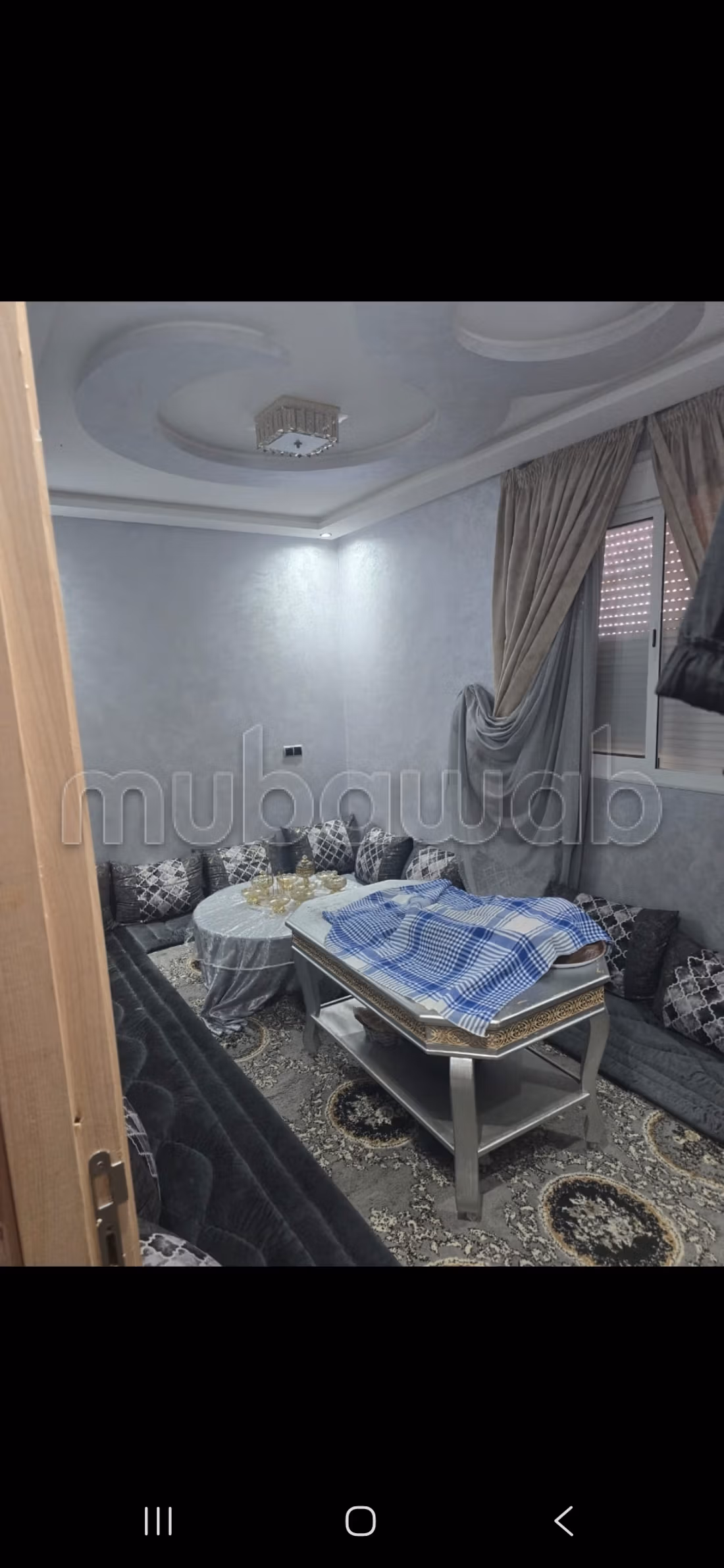 Mooie appartement te koop in Hay Mohammadi. 3 grote kamers. Gemeubileerd