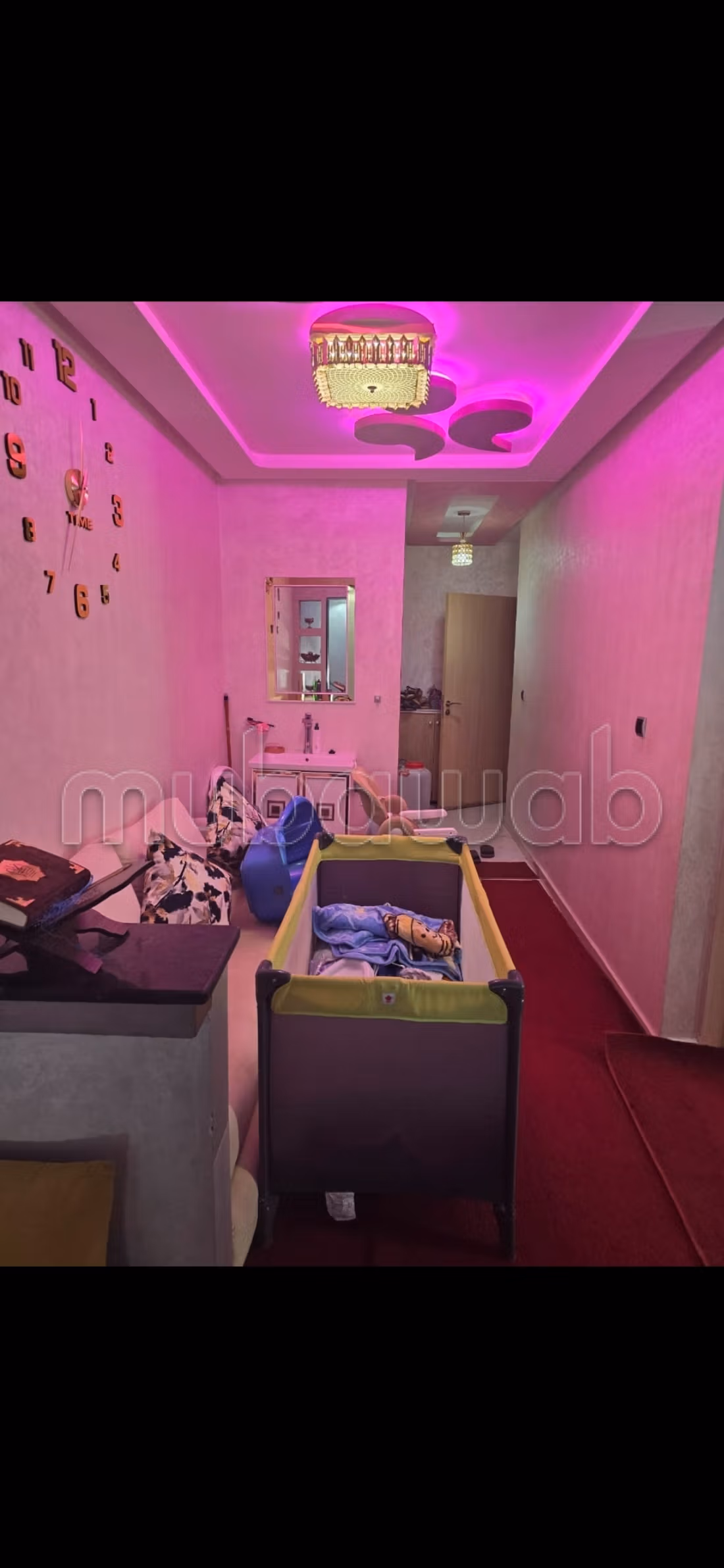 Mooie appartement te koop in Hay Mohammadi. 3 grote kamers. Gemeubileerd