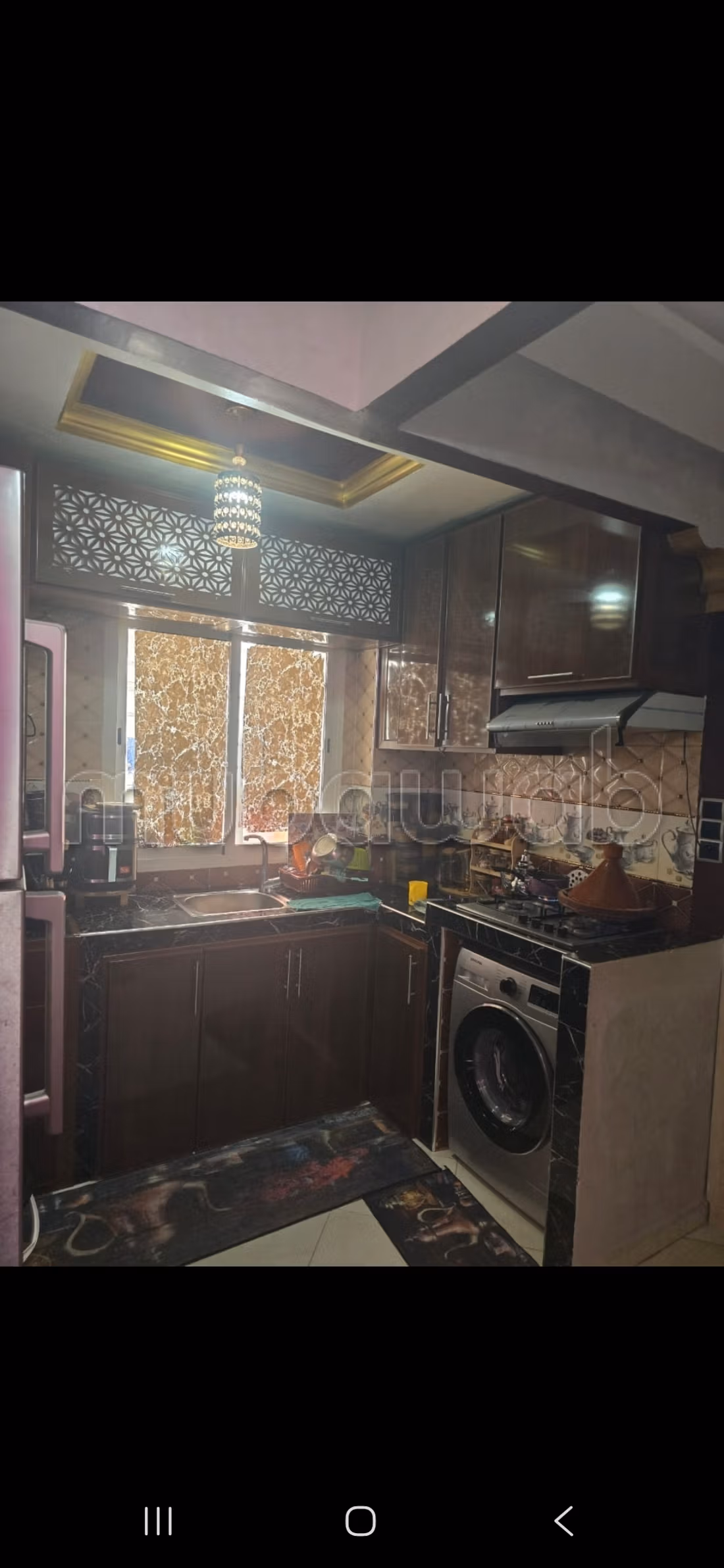 Mooie appartement te koop in Hay Mohammadi. 3 grote kamers. Gemeubileerd
