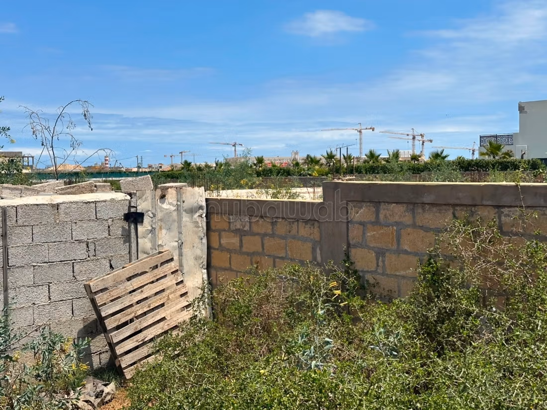 Terrain en vente à Bir Jdid. 
Surface totale 2500 m²