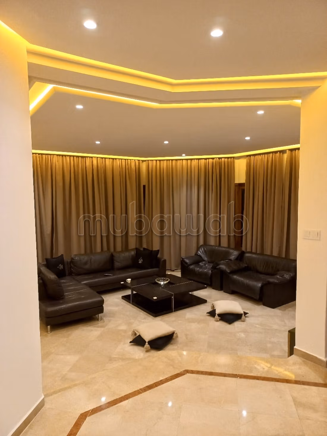 Luxe huis te huur in Star Hill. Oppervlakte 1500 m². Gestoffeerd