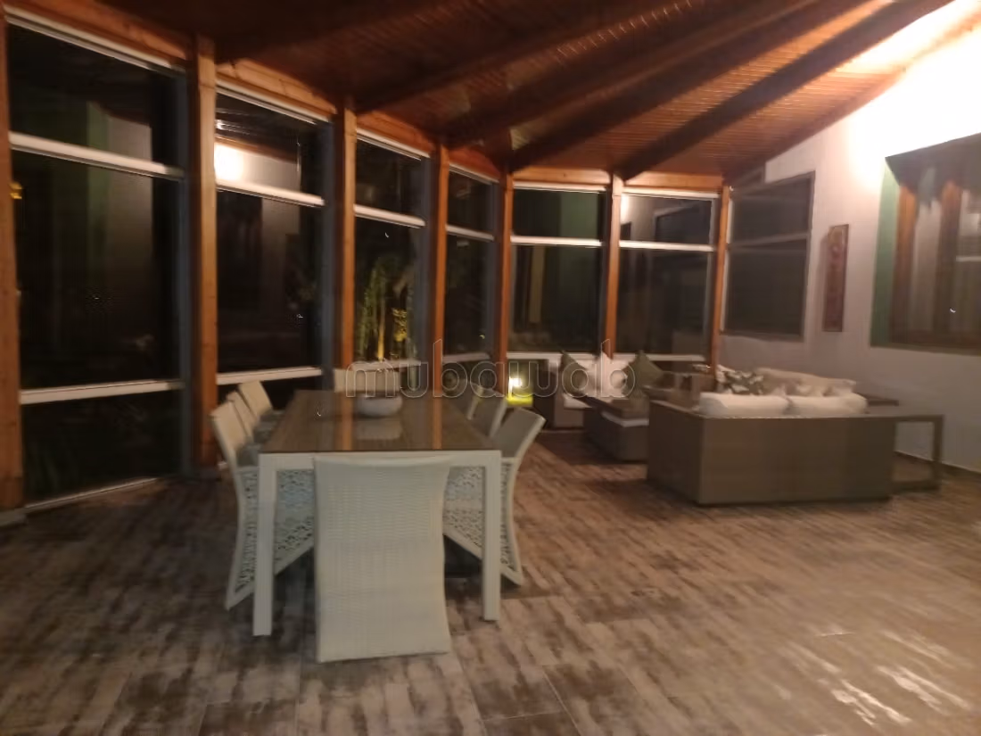 Luxe huis te huur in Star Hill. Oppervlakte 1500 m². Gestoffeerd