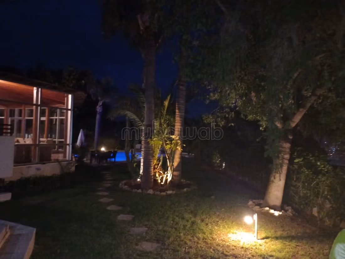 Luxe huis te huur in Star Hill. Oppervlakte 1500 m². Gestoffeerd