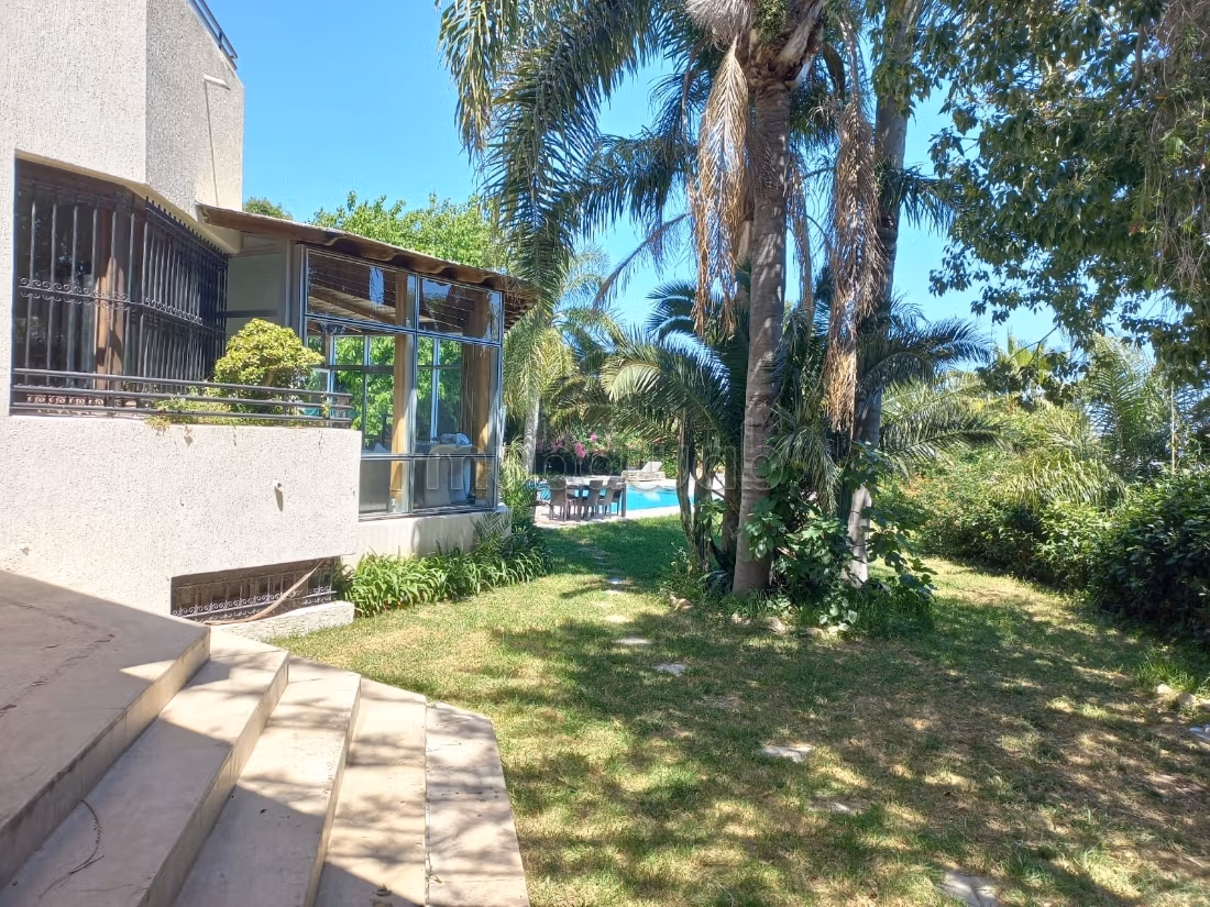 Luxe huis te huur in Star Hill. Oppervlakte 1500 m². Gestoffeerd