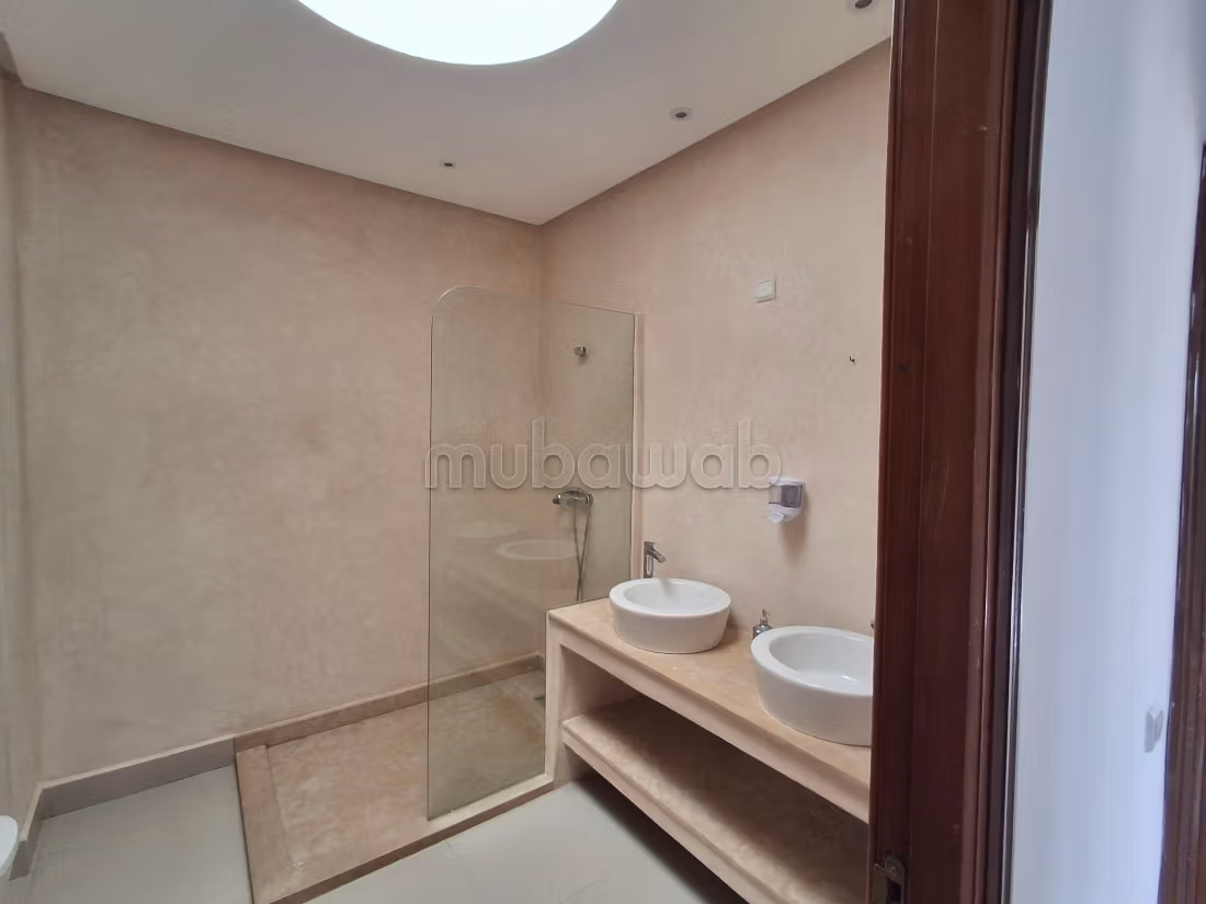 In affitto / Villa ad uso professionale