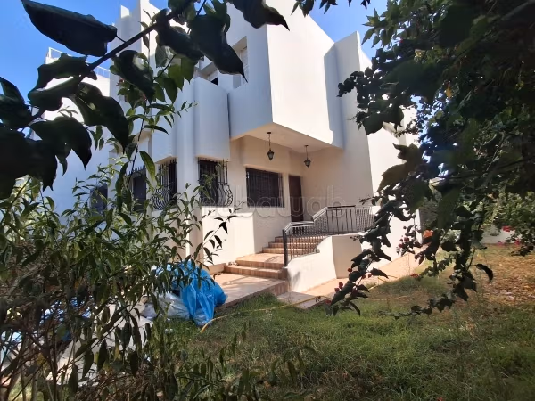 In affitto / Villa ad uso professionale