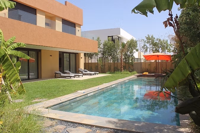 Belle villa Semi meublé de cinq chambres
