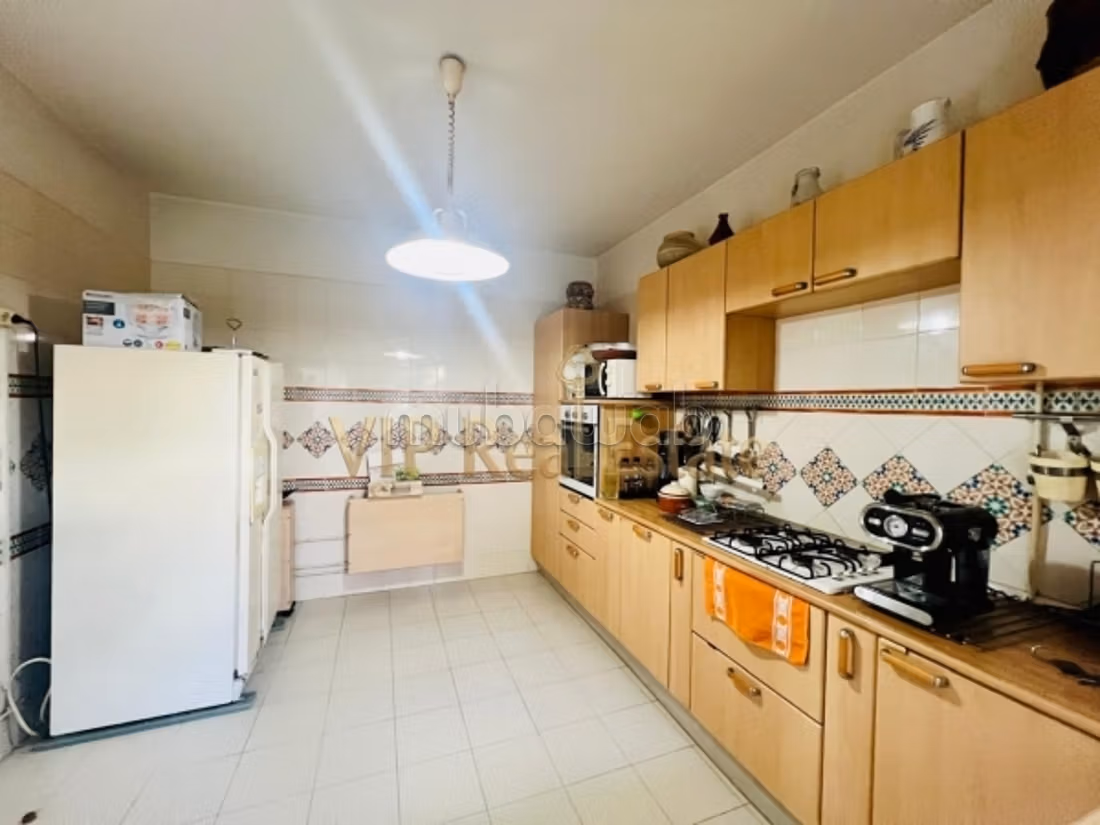 In Vendita un duplex S3 con giardino a La Marsa