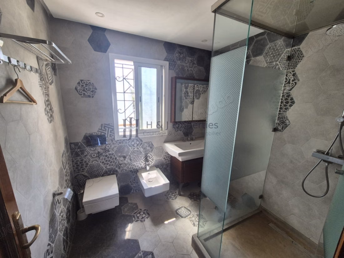 For sale beautiful villa 607 m² laymoune casa