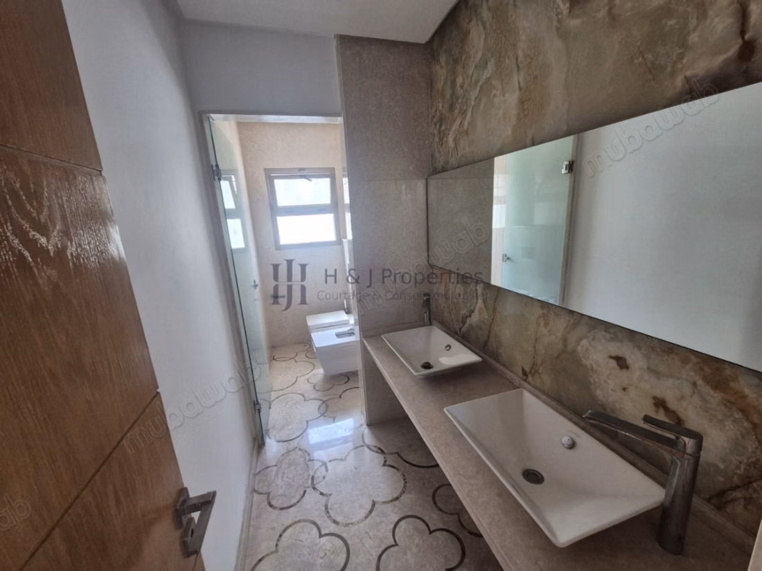 For sale beautiful villa 607 m² laymoune casa