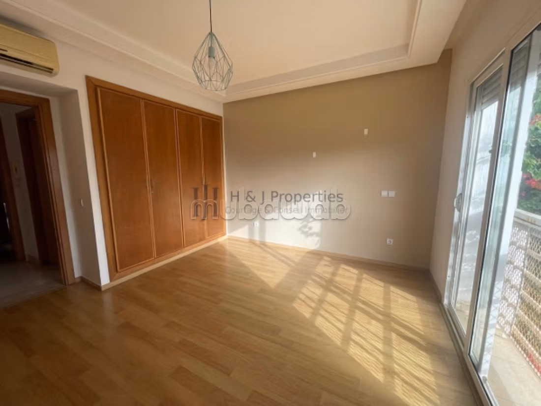 A louer villa t5 de 320 m² piscine ain diab