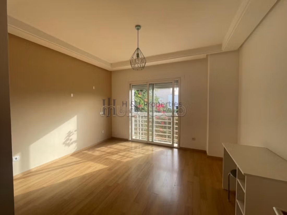 A louer villa t5 de 320 m² piscine ain diab