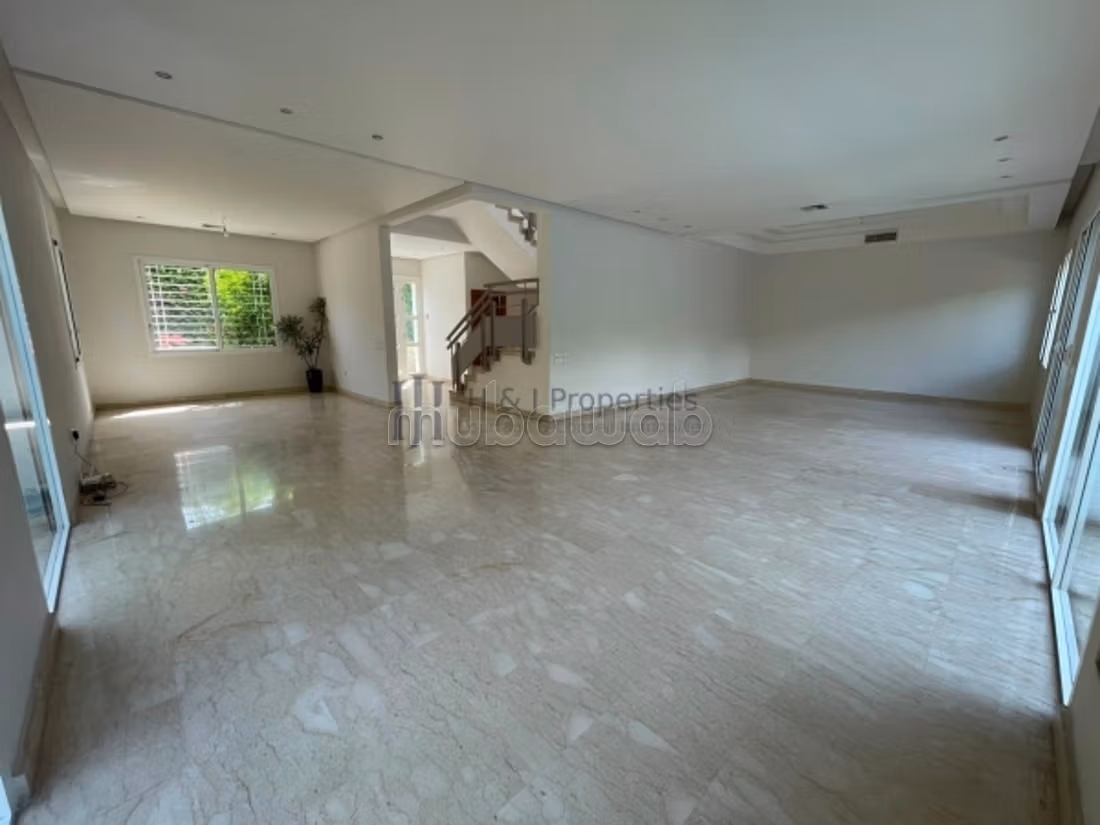 A louer villa t5 de 320 m² piscine ain diab