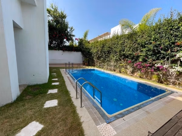 A louer villa t5 de 320 m² piscine ain diab