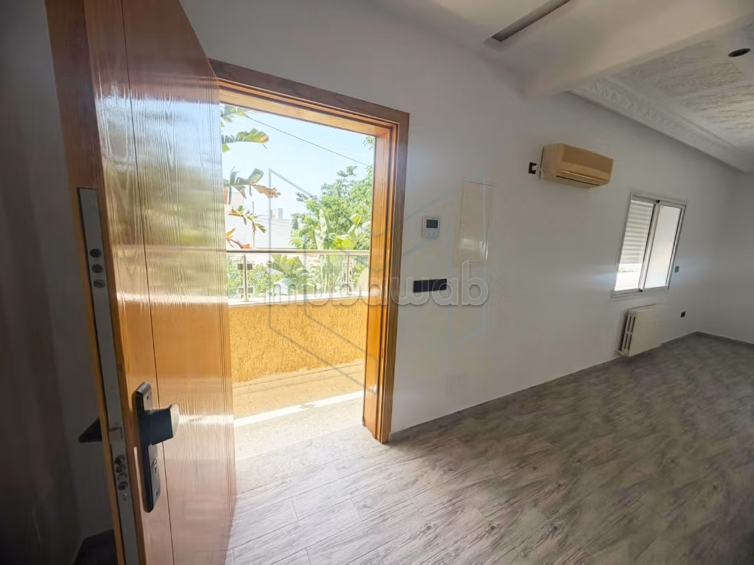 À louer à Sidi Abdelaziz, La Marsa, étage de villa