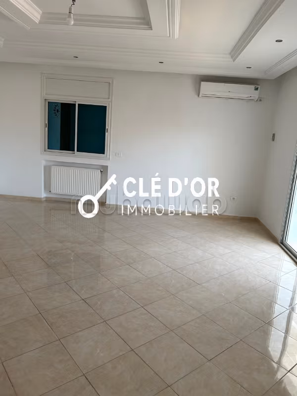 استئجار شقة ب عين زغوان الشمالية. 3 قطع مريحة. نوافذ زجاجية مزدوجة ومدفئة مركزية