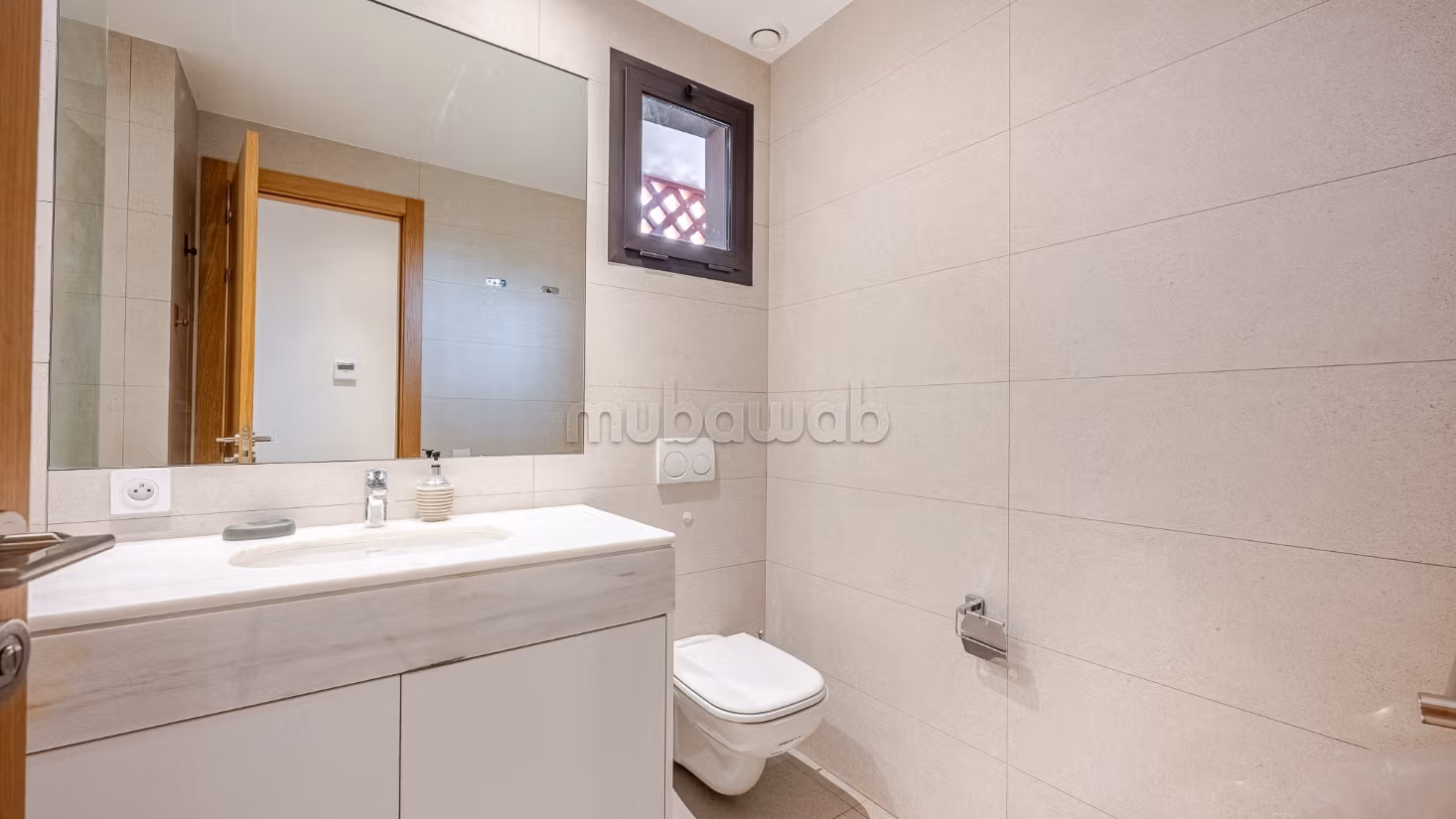 Appartamento con 3 stanze e terrazza