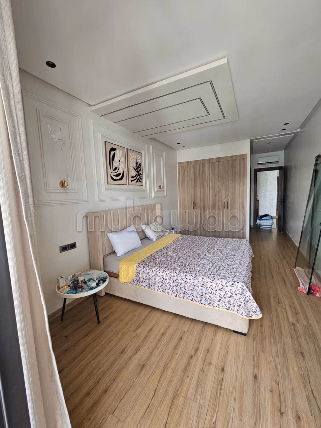 High-end apartment with swimming pool