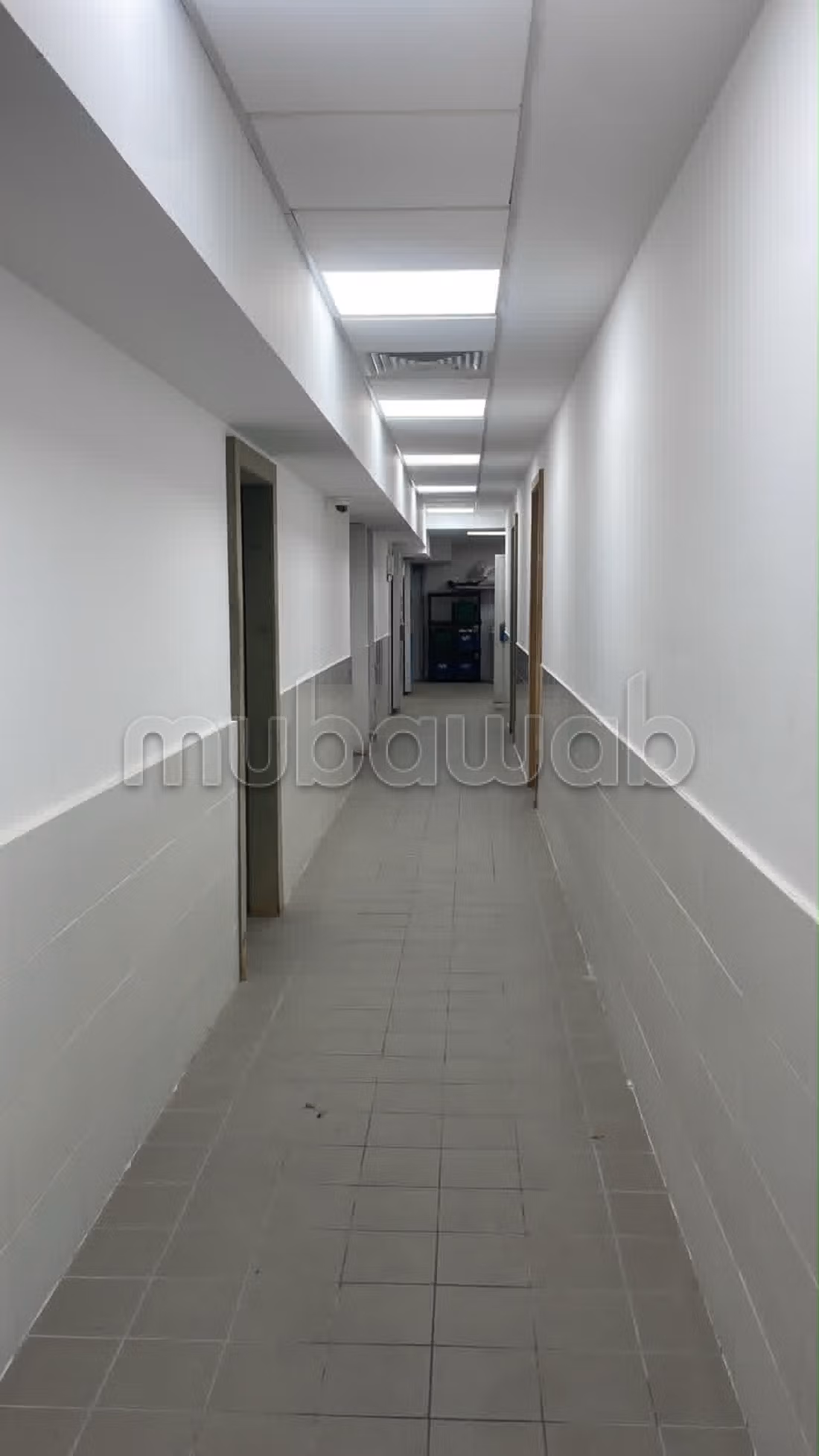Local commercial en vente à Guéliz. 
Surface totale 530 m². 
Fenêtres double vitrage