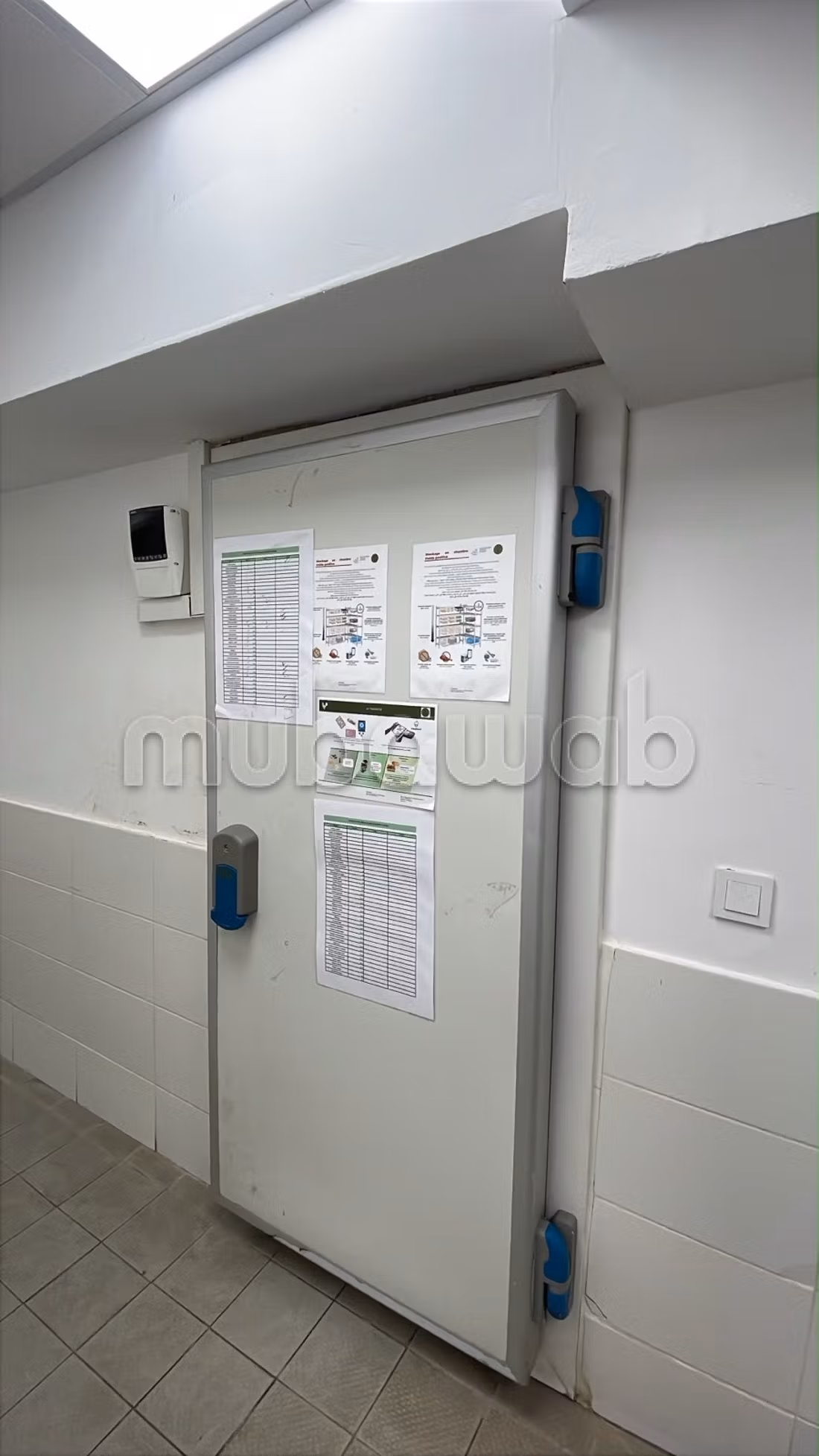 Local commercial en vente à Guéliz. 
Surface totale 530 m². 
Fenêtres double vitrage