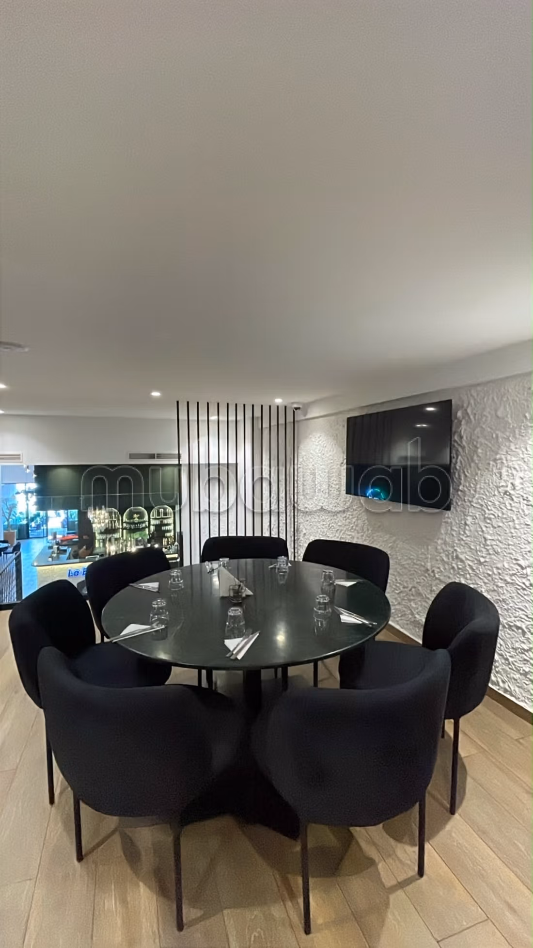 Local commercial en vente à Guéliz. 
Surface totale 530 m². 
Fenêtres double vitrage