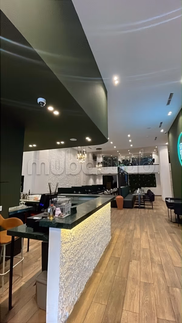 Commercieel pand te koop in Guéliz. Totale oppervlakte 530 m². Dubbel glas ramen