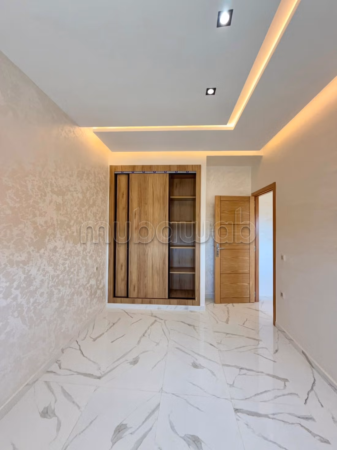 Vente d'un bel appartement à Al Kawtar. 
6 pièces confortables. 
Cuisine équipée — 4