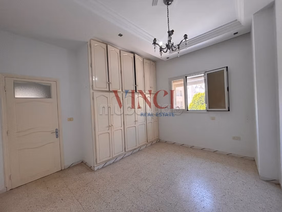 AFFITTASI piano di villa in S2