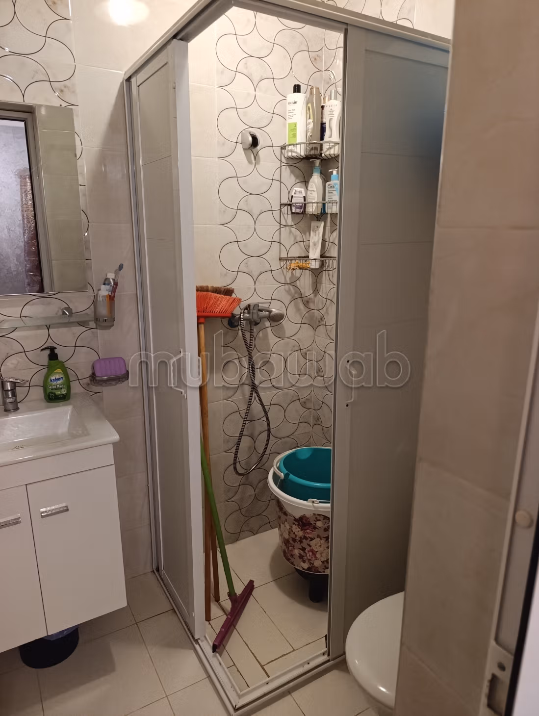Venta de un apartamento en el barrio de Al-Farah. 23 piezas increíbles. Amueblado